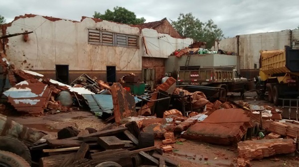 Forte vendaval destrói alguns casas, barracões e derrubou varias ... - Fatima News
